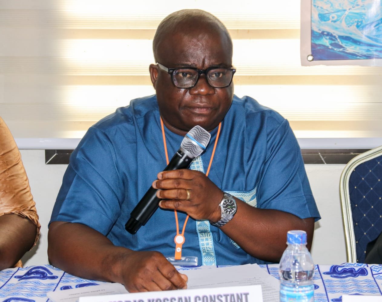 Kodjo Kossan Constant — Président USCAPA-CI au micro